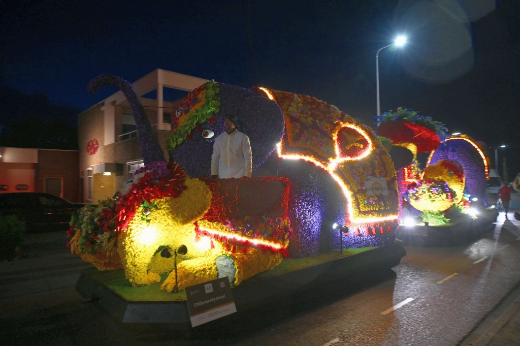 ../Images/Verlicht bloemencorso 2024 106.jpg
